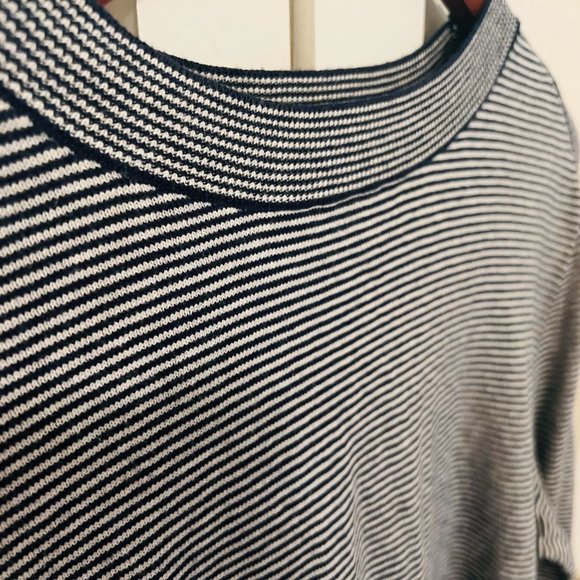 Everlane - The organic cotton crewneck sweater - Picture 3 of 8